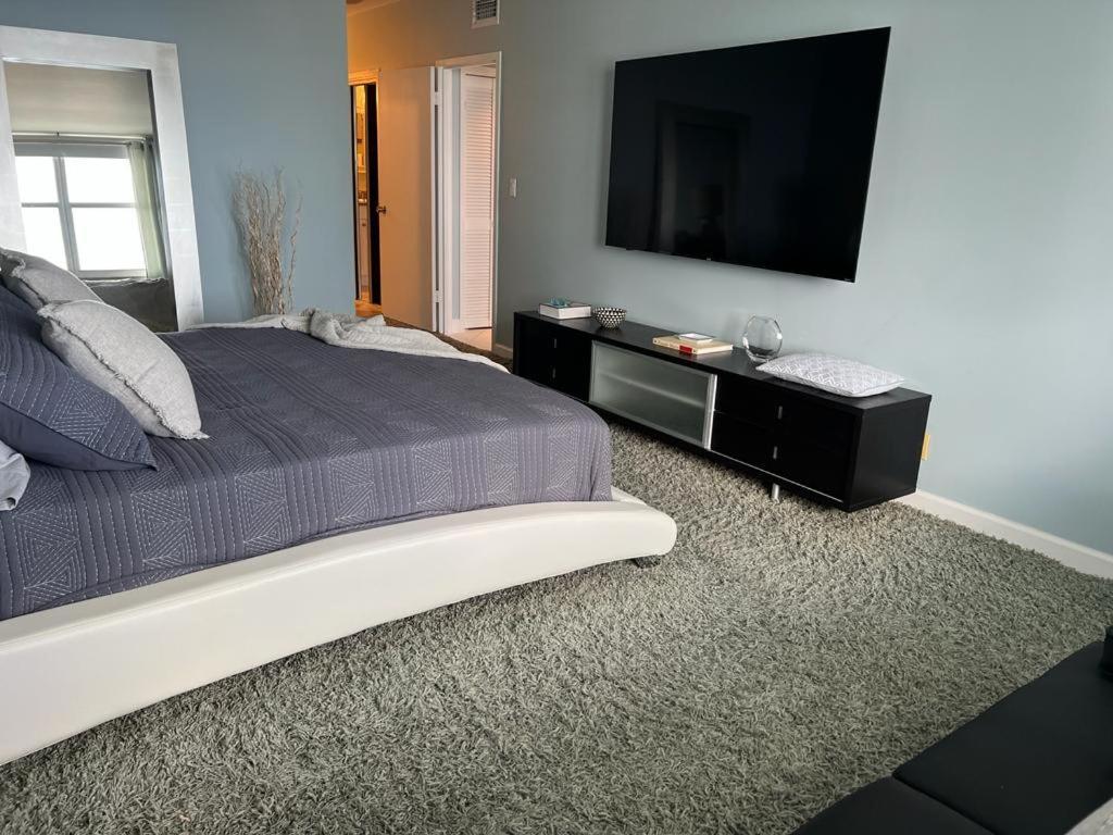 Atlantic Penthouse: Beachfront Luxury with Ocean Views Hollywood Exterior photo